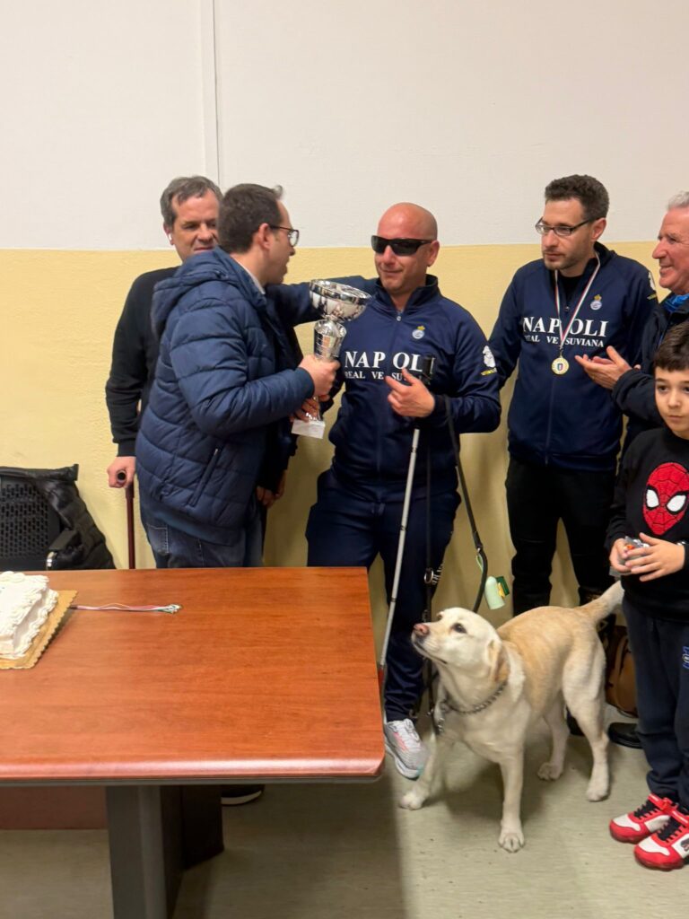 Consegna coppa 1° classificato torneo